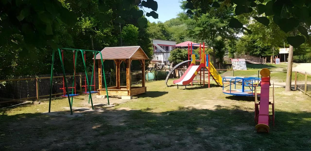 Гостевой Дом Анаит Hotel Pizunda Bagian luar foto